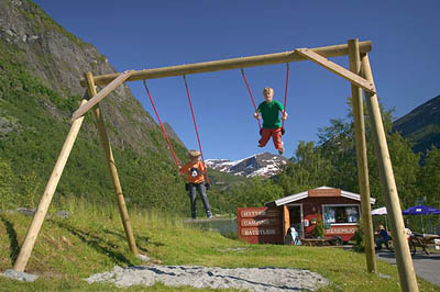 Hutten - Vakantiewoningen - Vakantiehuizen en Camping in Geiranger, Noorwegen | camping met uitzicht over het dal en de Fjorden.