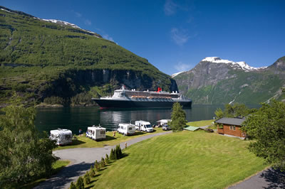 Hutten - Vakantiewoningen - Vakantiehuizen en Camping in Geiranger, Noorwegen | camping met uitzicht over het dal en de Fjorden.