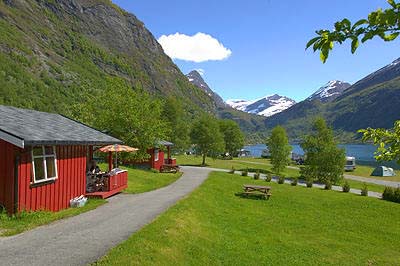 Hutten - Vakantiewoningen - Vakantiehuizen en Camping in Geiranger, Noorwegen | 40m2 met uitzicht over het dal en de Fjorden.
